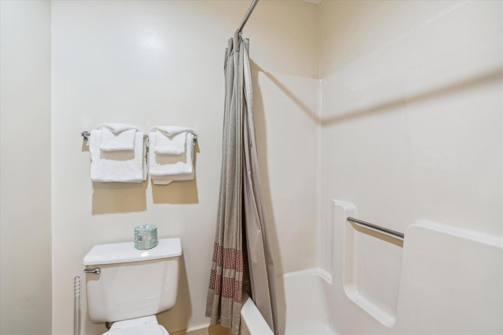 Cedarbrook Two Double Bed Hotel Room With Outdoor Heated Pool 216 Киллингтон Экстерьер фото